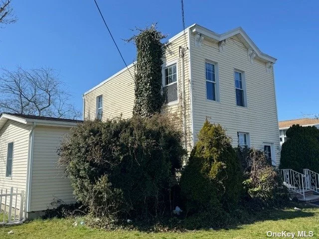 Great fixer upper located in ideal Lindenhurst location with detacehd 2 car garage. Needs TLC. Call for details. Sold as-is