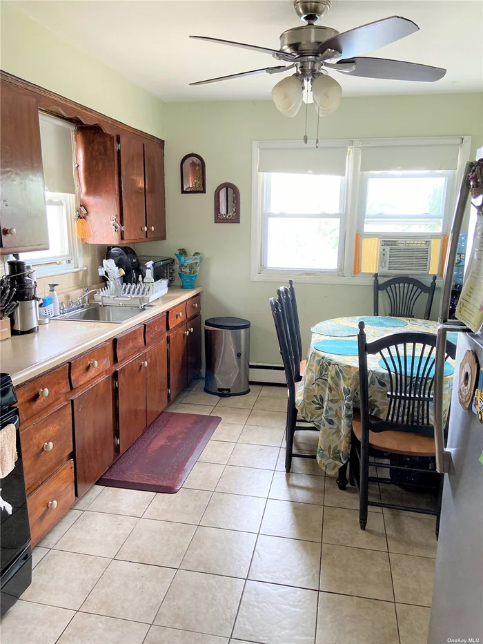 Welcome to 48 Brighton Rd. ......Upper Unit with Lovely Eat-in-Kitchen, Spacious Living Room, Three Bedrooms/One Bathroom. Use of Spacious Backyard! No need for a car in this spot....Conveniently Close to All Transportation,  Dining, Shops and Beaches! Wonderful Spot to be in Summer!!