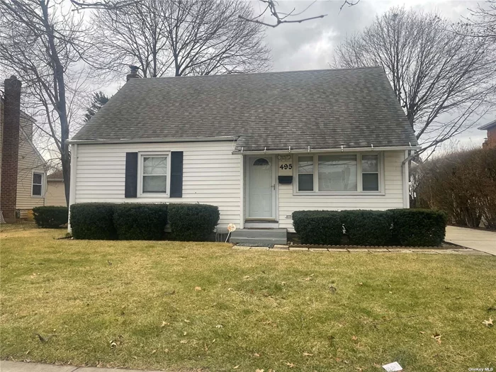 Well Maintained Cape On S Oyster Bay Rd..Great For Professional Use With Side Entrance.4 Bedrooms # Full Baths, Finished Basement With Outside Entrance, Hardwood Floors, GAS conversion in 2020, Roof 13 Yrs Old, Updated Washer And New Dryer.