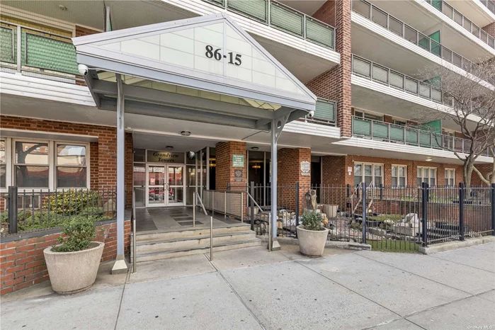 Put Your Designer Touches On This Spacious 1 Bedroom Co-op With Plenty Of Closets. Close Proximity To Subway, Shopping And Restaurants. This is a more contemporary, secure building - fire proof/no fire escapes.