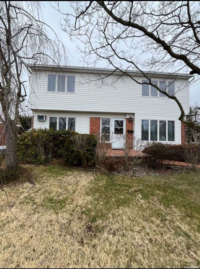 Syosset school district! Great location in syosset, spacious 4 bedrooms with 2 full bathrooms, 2 detached garage. Close to restaurant, shop and syosset LIRR station. Move in condition.