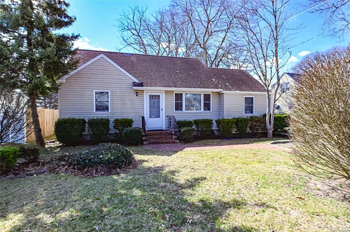 Charming 3-4 bedroom Cape with Sunken Den, and Oak Floors, Double paned windows. Furnace rebuilt 2022, new above-ground oil tank. Adorable home, just needs a little a little love and it could be the home of your dreams.