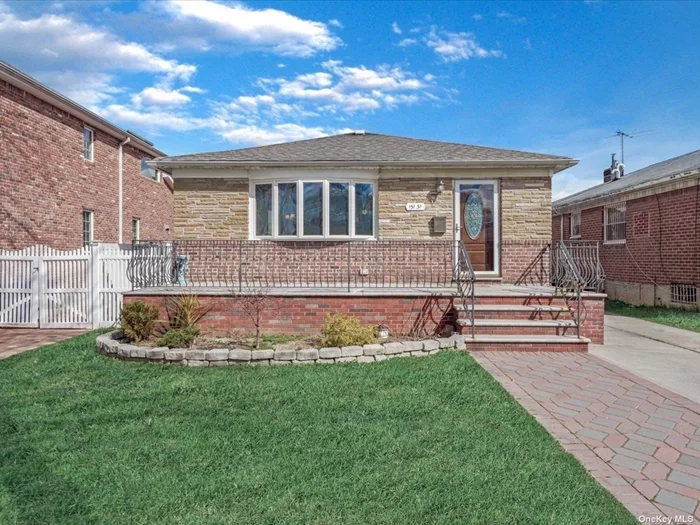 PRIME LOCATION, TOTALLY UPDATED WHOLE HOUSE, NEW KIT & BATHROOM, WOOD FLOOR, SPILIT AIRCONDITION UNIT ( HEAT & AIRCONDITION WORKING BOTH), SILIDING DOOR TO BACKYARD,  FINSED BASEMENT SEPARATE ENTRANCE SIDE DOOR, SUMMER KIT & BATH, NEW FRONT PATIO & DRIVEWAY, SOUTHERN EXPOSURE, VERY BRIGHT HOUSE, 1 CAR GARAGE.