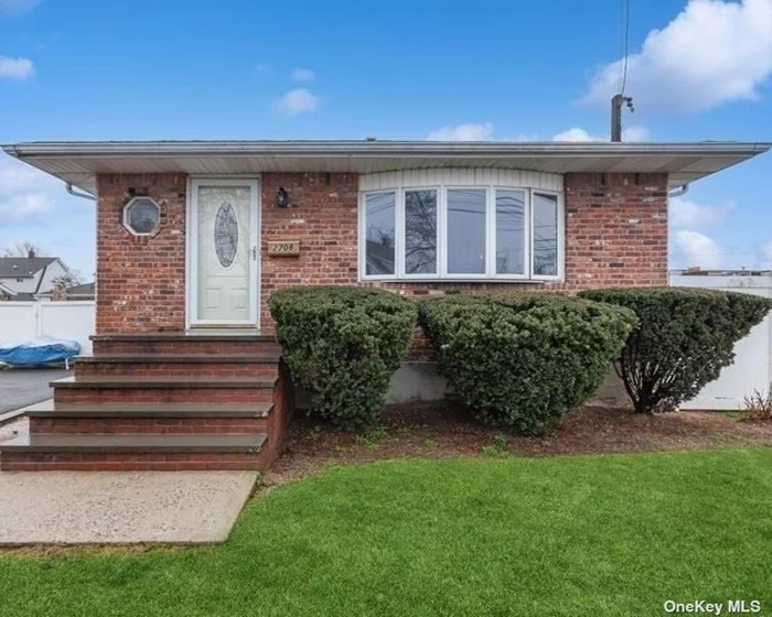 This well-maintained, immaculate ranch is situated in the heart of Bellmore, offering hardwood flooring, open floor plan, pull-down attic, In-ground sprinklers, 3 split units, partially finished basement with outside entrance and lots of storage.