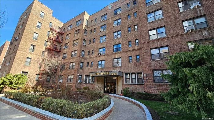 Seize the opportunity to revitalize this pet-friendly 1-bedroom co-op nestled in the desirable community of Rego Park. Despite needing some TLC, this co-op boasts a spacious layout with great potential. With an open floor plan and abundant natural light, the possibilities for customization are endless. Don&rsquo;t miss the chance to unleash your creativity and transform this diamond in the rough into a polished gem.