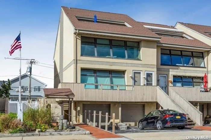 Experience the warmth of the sun in this recently renovated three-bedroom, two-bathroom townhouse. Situated in close proximity to the beach, chic shops, vibrant bars, and delicious restaurants, as well as public transportation for added convenience.