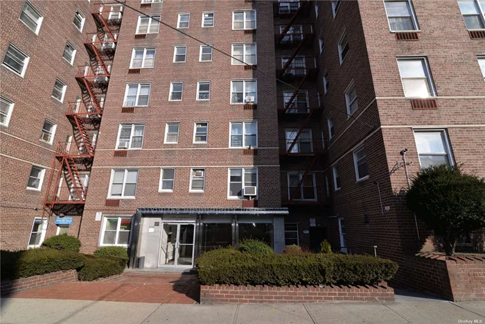 Elevator building located in the center of Rego Park. Unit on the 2nd floor facing south. Kitchen and bathroom have windows. Minutes away from M&R train at 63rd Drive station. Nearby Costco and Macy&rsquo;s mall. Pets allowed with a maximum weight of 25 lbs. Board approved request. Management charges a non-refundable application fee of $565. For more information, visit the All-Area Management website.