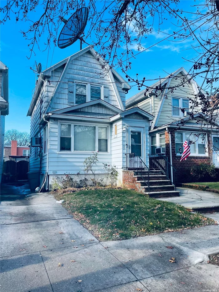 1 Family House located in a very desirable neighborhood. Private Driveway. Close to Resorts World Casino, JFK International Airport, Schools, Shopping and Transportation.
