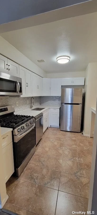 Beautiful Apartment On 1st Floor With Washer and Dryer in the Unit. The Unit Features Kitchen With Stainless Steel Appliances, Spacious Rooms with Hardwood Floors Throughout, Walk-in Closet. Plenty of Street Parking Available. Easy Access to Major Highways. Close to Buses, Parks, Schools, and near Public Transportation.