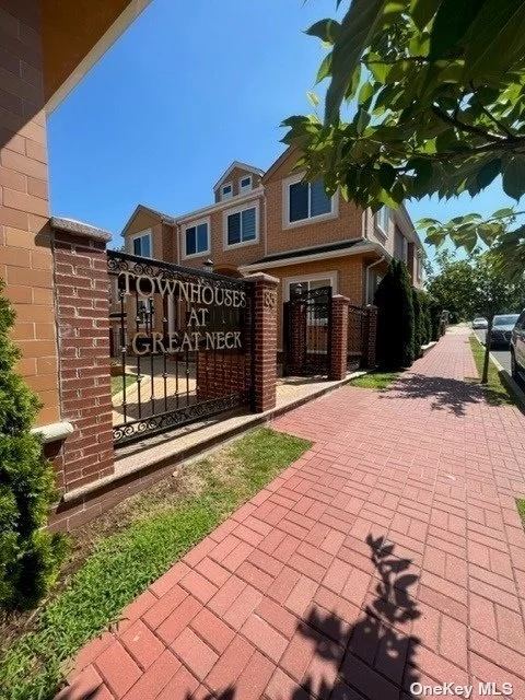 Luxury Gated Townhouse. Magnificent 3 Bedrooms, 2.5 Bathrooms, Open Floor Plan Entertaining Rooms With LIving Room and Dining Room, Gourmet Kitchen With New Appliances, Washer & Dryer In The Unit. All In the Prestigious Village of Great Neck Offering Pool, Tennis & Ice-Skating Rink. Close To All Houses Of Worship & Parks and Transportation.