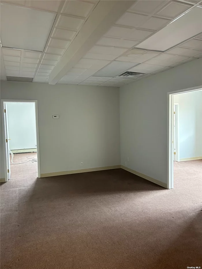A perfect sublease space in a Professional Office -Prime Location. This affordable office space in a well maintained building conveniently located in the heart of Garden City South! Offering 4 rooms along with a separate waiting area and bathroom. 2nd Floor and Approx. 865 square feet. Tenant pays own electric. Heating is included. Available Immediately!