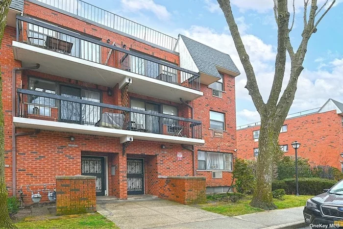 Sunny and Bright 3 Bedroom, 2 Bath Condo Located on the 3rd Floor. Open Concept with Updated Kitchen with Island and Stainless Steel Appliances. 1 Car Garage. Laundry in Unit. Convenient to All.