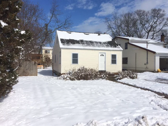 4 bedroom 1 bath cape. recently updated, large back yard with privacy available May 1