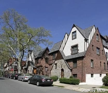 Luxury, very spacious, apartment residence. New interior reno, quartz counters, shaker wood cabinets w/led u/m lites. Stainless appl, plank Tile Eat-In-Kit, Hardwood floors, hotel style bath, ceiling fans, highhat lights Charming Tudor Building. Near LIRR, shops. Prices/policies subject to change without notice.