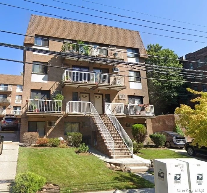 Two Bedroom, two full bathroom Condo centrally located in the heart of Jamaica Estates! Private parking, very low common charges, ($250) & washer & dryer! Close to F train (40 minutes to Manhattan), Bus, Hillside Ave Shopping, St. John&rsquo;s University, & much more!