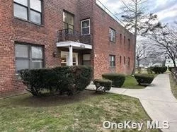 hardwood floors, coin operated laundry, large living room/br combo and kitchen and dinette area - walk in closet, parking in back of complex and side This is a garden apartment complex