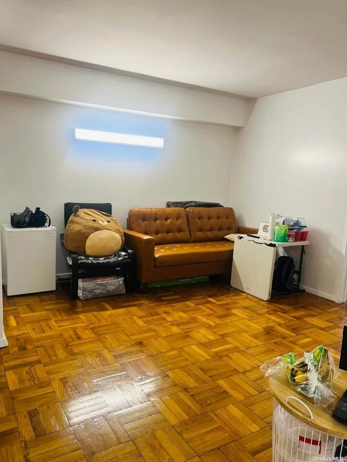 HEART OF DOWNTOWN FLUSHING ! Spacious large 3 Bedroom And 1 Full Bath With in Excellent condition and location, Walking Distance To Subway, Lirr, Parks, Schools, Supermarkets, Restaurants, Shopping Centers. All utility included Except Electricity.
