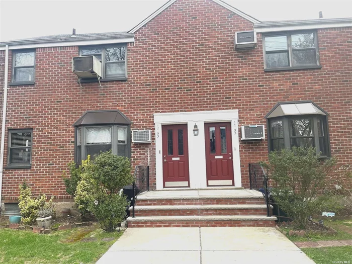 Estate Sale @ Clearview Gardens. Very Upper desirable corner unit. New kitchen & bathroom. Windows & closets galore. Hardwood floors. Stand-up attic. Close to laundry facilities. Easy parking. Waitlist for spot or garage. Great location. Excellent school district. Close to shopping & transportation.