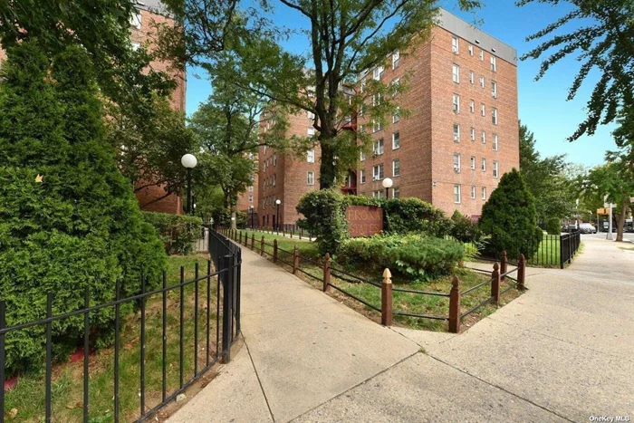 Welcome to this beautiful 1 bedroom COOP in the heart of Forest Hills. Spacious eat-in-kitchen with and open layout to dining and living room. Lots of closets and storage throughout the apartment. Huge king size bedroom. Lots of natural light flowing through the apartment. GARAGE PARKING AVAILABLE IMMEDIATELY.