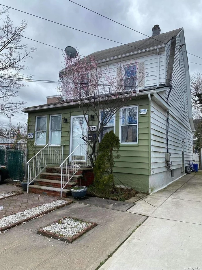 Beautiful 4 bedroom house. The house features a large porch , spacious living room, formal dining room, updated kitchen. Pets allowed. Available from May 1st, 2024.