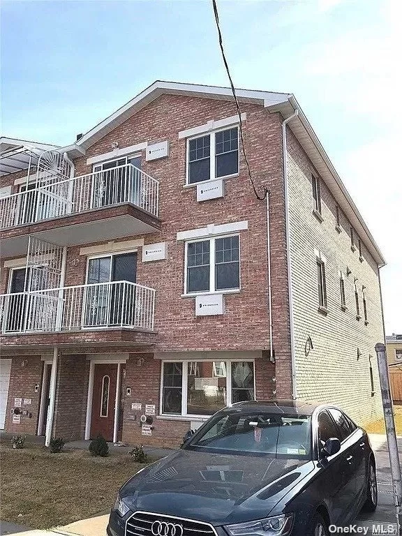 7-year new legal solid brick 3-Family (with basement) on a bright and lovely block in Woodside. Walking distance to shops and bus stops (Q18, Q60 Q32 and many QMxx) along Queens Blvd.as well as 7 & E, F, M, R subway lines. Easy to commute and convenient for all. Great for investment.