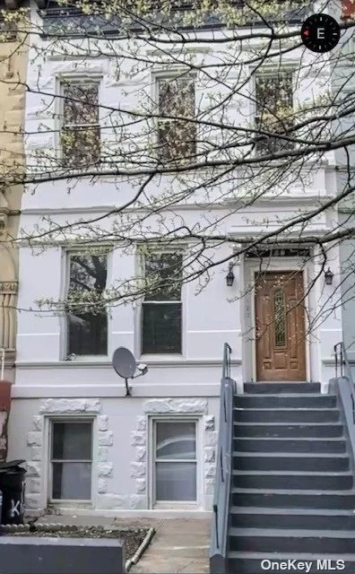 Newly renovated. NIce backyard. New hot water tank and boiler. Directly across from Brower Park. Walking distance to CHildren&rsquo;s Museum. Lots of street parking. Close to transportation. Barclays Center and downtown less then 10 mintues away.