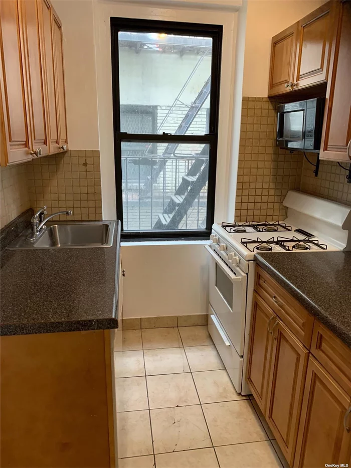 LARGE 2 BEDROOM IN THE HEART OF ASTORIA!!! This apt will not stay on market long!!!! Restaurants, Shops and Train right at your door step!!! Third floor walkup. Needs board approva.