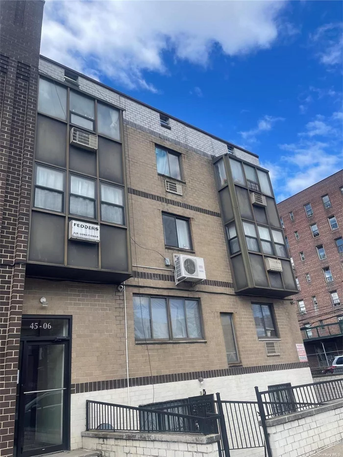 Corner two bedroom apartment in the heart of Elmhurst with large windows, features lots brightness and sunshine. very low common charge and property tax. Center of Elmhurst! Close to all.