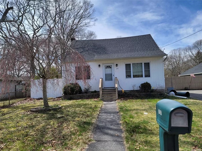 Great 3 Bedroom 2 Bath home was completely renovated in 2017. Good size Bedrooms, Fenced yard. Low Taxes!!