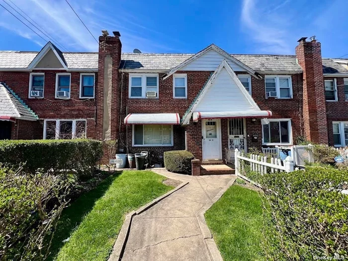 Location, Location, Location, single family home located in Saint albans. This property is fully renovated, detached colonial 3 bedrooms, 1 full bathroom, full finished basement, private driveway and much more. Don&rsquo;t miss the opportunity.