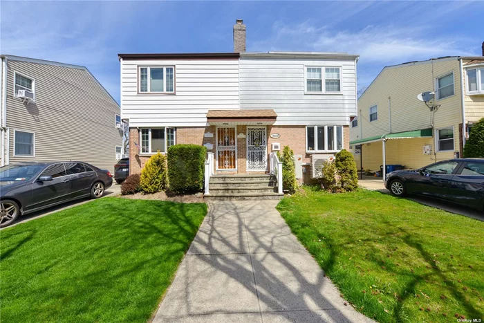 Just arrived- S/D colonial in prime Whitestone neighborhood. Well maintained 3 bedroom, 2 full bath home has been well maintained by long time owner. Situated on oversized 26 x 145 property w/ pavers and semi unground pool. Convenient to all- transportation, schools, shops, cafes. Won&rsquo;t last!