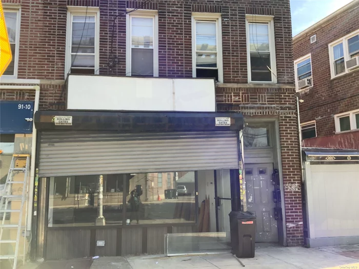 RENOVATED MULTI USE COMMERCIAL GOUND UNIT. ..WELCOMES USAGE FOR MULTIPLE BUSINESS OPPORTUNITIES ..ALL RENOVATED ..FLOORING...LIGHTING...BATHROOM ...AND READY TO MOVE IN ... INCLUDES YARD SPACE AND BASEMENT....