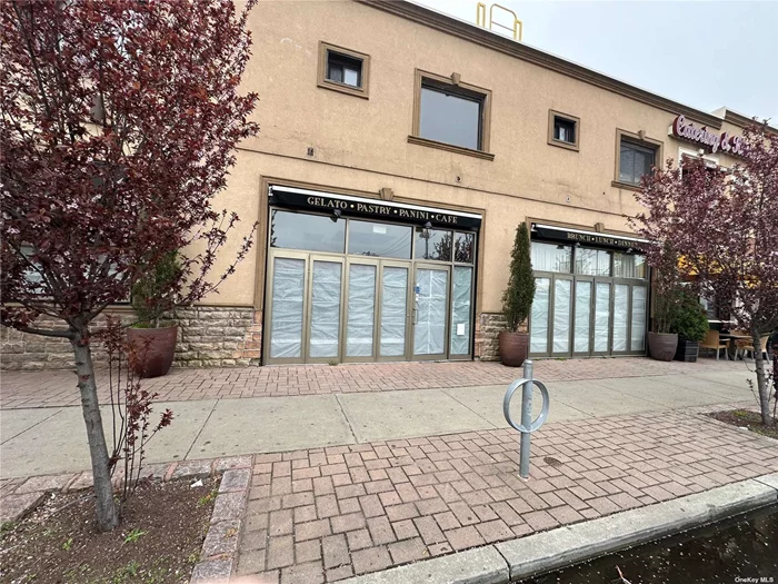 Fantastic opportunity to lease an existing restaurant space with over 1700 square feet inside. Full kitchen setup including HVAC, walk in boxes, and huge outdoor dining area. Centrally located near all forms of public transportation and shopping with excellent foot traffic.