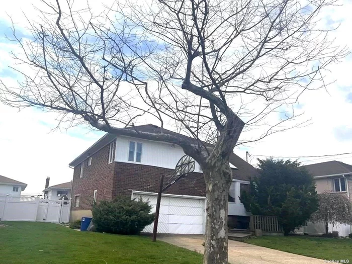 This Split Level Style Home Features 3 Bedrooms, 2.5 Baths, Formal Dining Room, Eat In Kitchen & 1 Car Garage. The information provided is estimated to the best of our abilities at this time.
