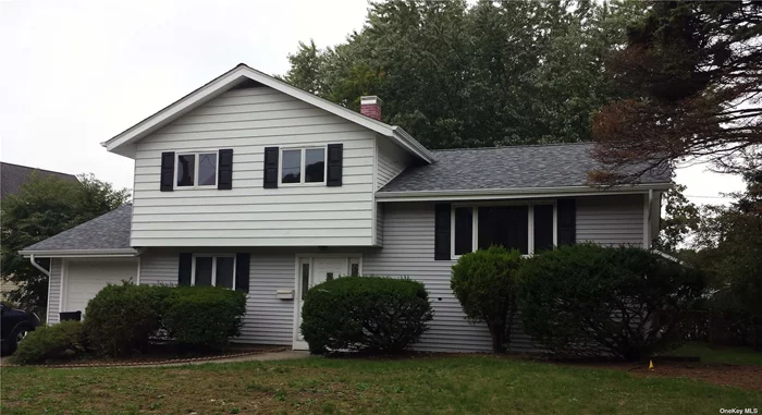 A quiet, safe residential area. Close to SUNY Campus, Rail road, Transportation Bus and train, Shopping and dining. Spacious split level ranch with 4 large bedrooms, one and a half baths. Washer & Dryer with plenty of storage, energy efficient, with insulated windows and doors.