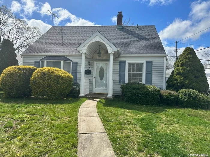 Real comfy 3BR/1 bath Cape in spectacular condition. Newer EIK & appliances (refrigerator, stove, dishwasher, microwave) Washer/Dryer in Owner&rsquo;s suite on 1st floor. 2 BR on 2nd floor. in Turn the Key, go to walk the very next day or go out to play.
