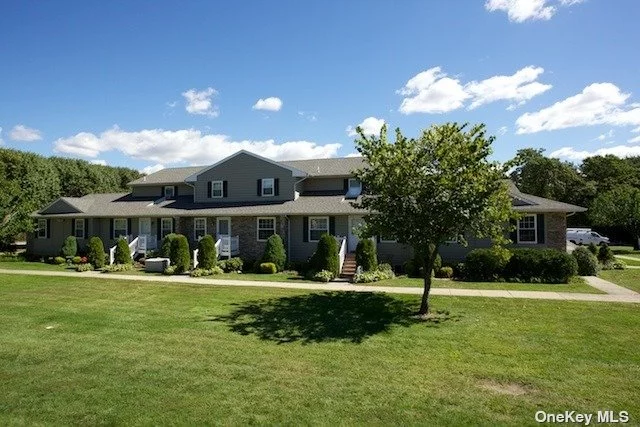 Ask About Our Outstanding Specials*: Luxury Apartments with Eat-In-Kitchens, Dining Area. Terraces. Lovely Park-Like Setting. Walk To Long Island Railroad And Shops. Convenient To Sunrise Highway, Montauk Highway & Southern State Parkway. Prices/policies subject to change without notice. *Restrictions Apply.