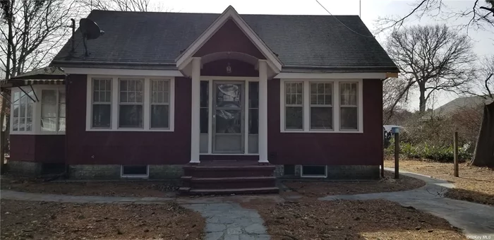 Welcome to this handyman special! Located on a dead end street.. A chance to design your style with low taxes in a great great location. So many possibilities! Come take a look and rejuvenate this home.