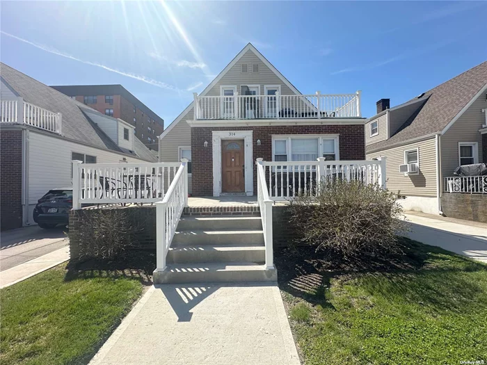 Eastholme Main Floor Rental Just Steps Away From The Beach & Boardwalk! Featuring An Open Concept Living/Dining Area, Eat-In Kitchen W/ SS Appliances, 3 Spacious Bedrooms, 1 Full Bathroom, Laundry in Basement, Large Patio, Use of Backyard, & Shared Driveway Parking. Come Live By The Beach Today!
