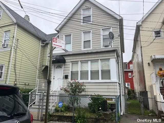 Large 5 Bedroom in the Williamsbridge neighborhood... 1st Floor Livingroom, Dining room, Eat in Kitchen, Porch/ Den and Half Bath.... 2nd Floor 5 beds 1 full bathroom Don&rsquo;t miss out a real must see