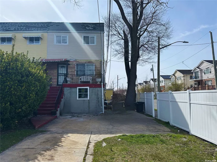 Semi-detached corner lot home. This home needs TLC, but has plenty of potential to make it your own. Could be used as a primary residence or as an investment. Walking distance to the beach & shopping.