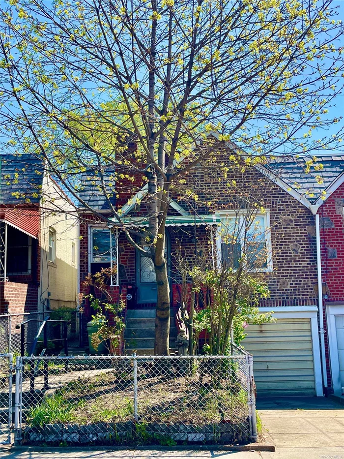 Lovely home needing updating. 3 bed, 1 ba, hardwood floors, large eat in kitchen 9ft ceilings and 10 ft in LR vaulted. W/D Garage and parking and fenced garden. Large rooms, very bright, Semi attached, lots of windows and skylight.