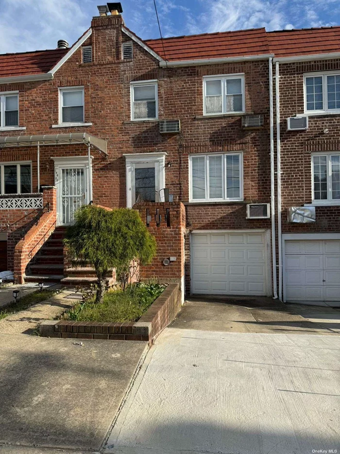 Great location attach house in Fresh Meadows, 3 bedroom 1.5 bathroom. Basement with separate entrance. 1 car garage and private driveway. Walk in distance to H MART and bus station.