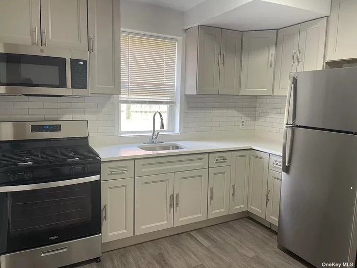 Fully renovated 1 bedroom in Queens. Property has hardwood floors, a brand new kitchen and a new bathroom with gleaming white ceramic tile. Close the BUS, the LIRR and trains.