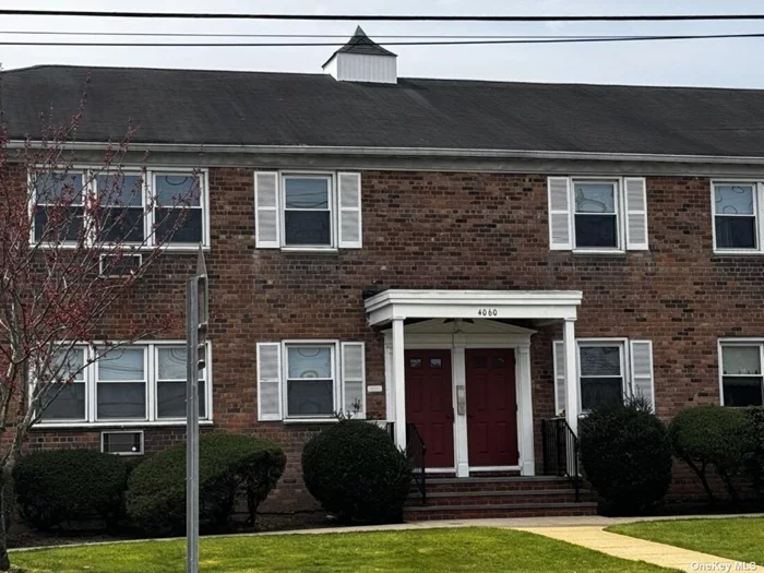Welcome To This Very Large One Bedroom Corner Unit! This Unit Offers A Spacious Kitchen, Separate Dining Area, Large Bright Living room, And A King Size Bedroom! Plenty Of Storage Throughout. Laundry Is Available In The Basement. Hardwood Under Carpet!