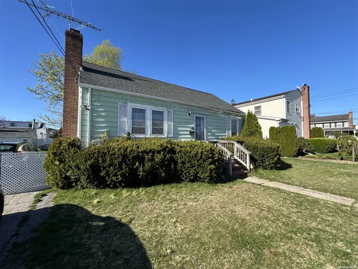 Located in the Woodward Parkway area, this 2 bedroom, 1 bath ranch in the Farmingdale School district is waiting for you to make it your home! Full unfinished basement. Lots of potential for future expansion. Low taxes! Don&rsquo;t hesitate, won&rsquo;t last!