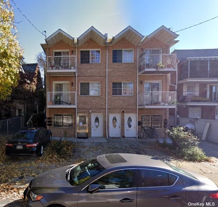 Newly renovated 1st fl Apartment in Jamaica Estates, featuring 3 Bedrooms, 2 Full Bathrooms, Living/Dining, and Eat-in Kitchen with granite countertop. Tenant pays for all utilities. 1 parking space available for additional $100/month. Close to Buses, Shops, Restaurants all other community amenities.