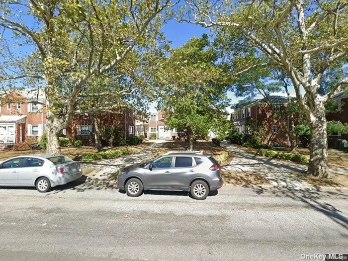 Beautiful bright and sunny two bedroom apartment in Glen Oaks Village! This unit has a lovely, renovated kitchen, modern full bathroom, large living room with dining area and two bedrooms. Close to ground transportation, major highways, easy shopping and excellent restaurants. In School District 26