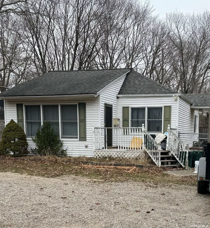 Contract vendee, cash offers. 3 bed / 1 bath with partial basement on half acre. Located in the Mt. Sinai school district. Perfect for handyman, investor or flipper.
