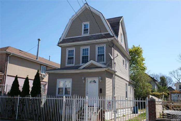 Detached one family home on a 40x100 lot being sold AS IS. Close to major highways and minutes away from JFK Airport. Close to shopping, stores and local restaurants. This won&rsquo;t last, come take a look before it&rsquo;s gone. Endless possibilities with a rare 40x100 lot.